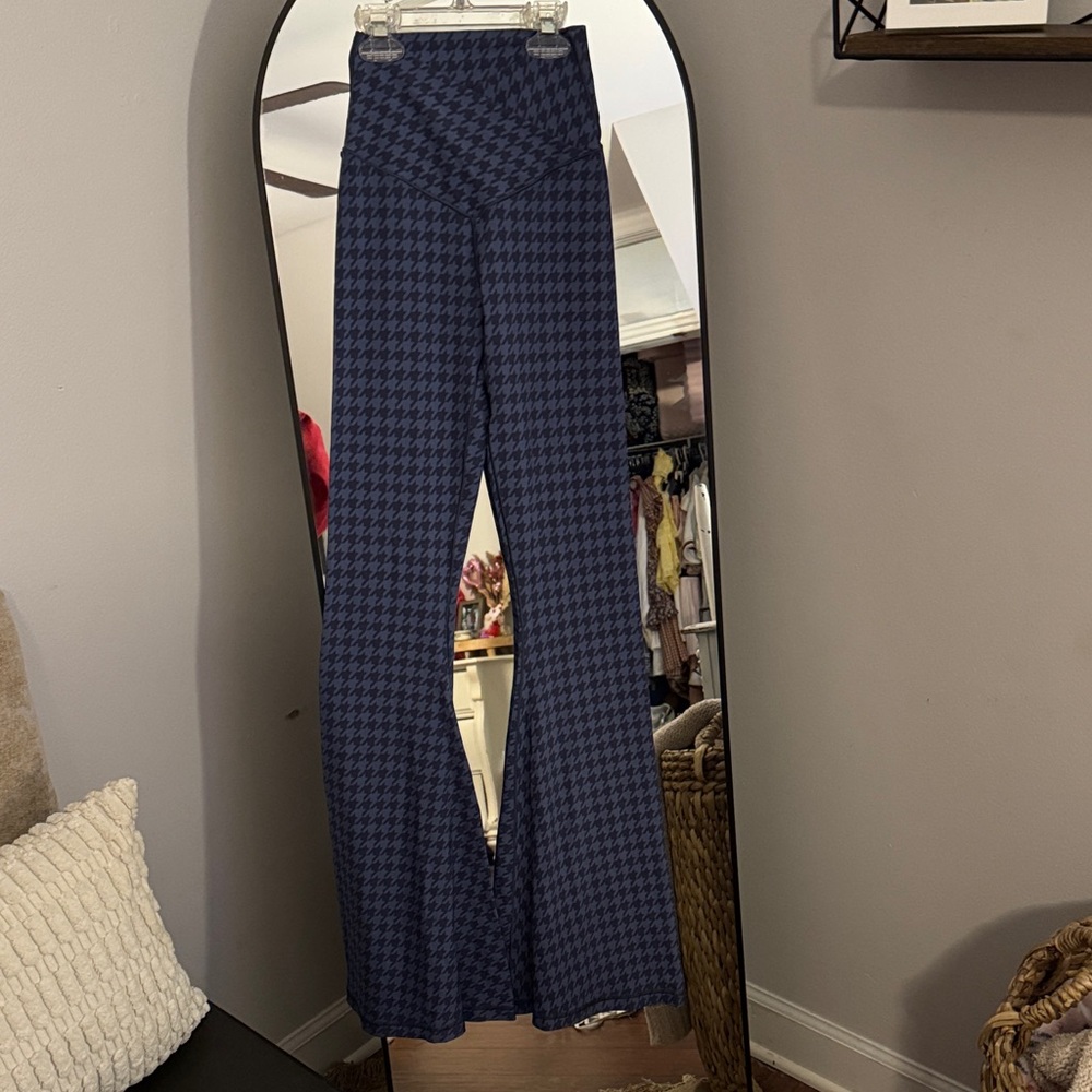 Women’s aerie crossover flare leggings